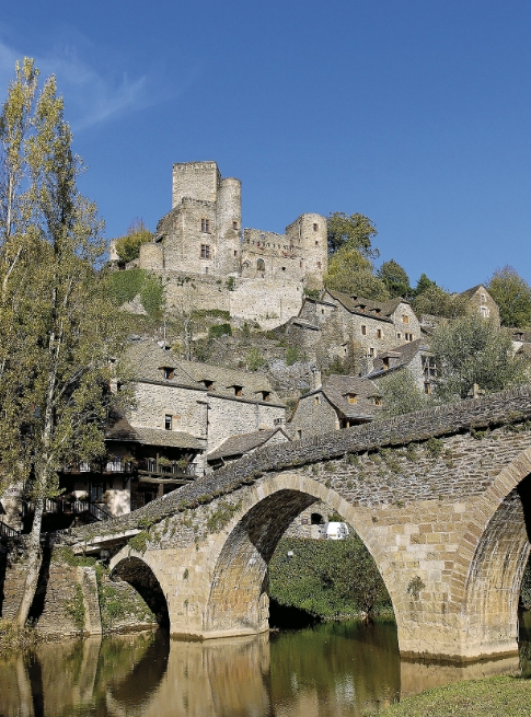 Belcastel aux alentours du Domaine du Charouzech, gîte en Occitanie