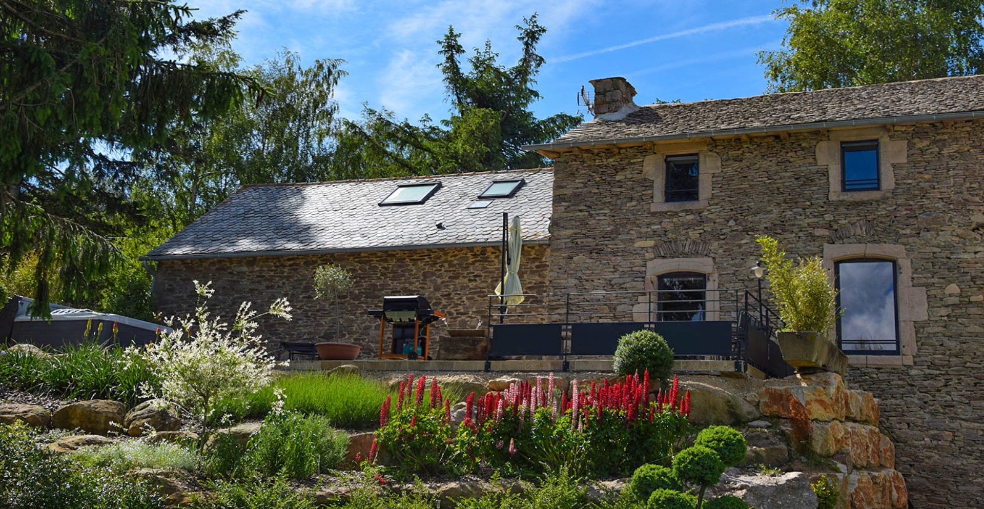 Location de gîte la Maison de Joseph, en Aveyron avec vue sur le lac