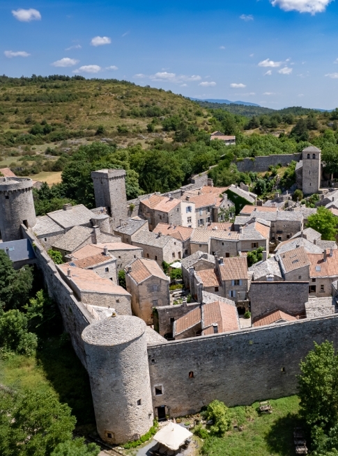 La Couvertoirade aux alentours du Domaine du Charouzech, gîte en Occitanie