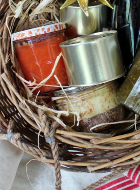 Le panier gourmand proposé à la ferme en Aveyron du Domaine du Charouzech