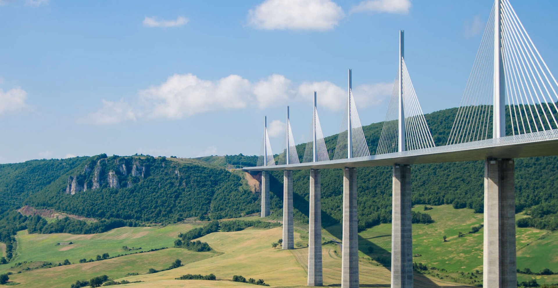 Vue du viaduc de Millau dans l’Aveyron
